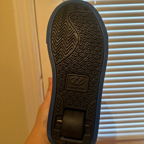 Heelys Roller shoes youth size 4, dark blue - Picture 3 of 6